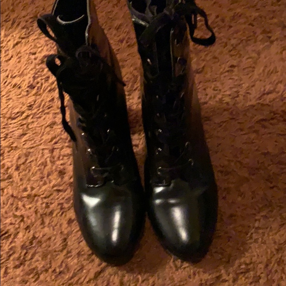 Heeled boots